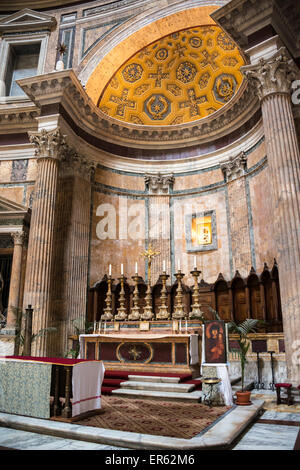 Altar im Inneren der Pantheon, Piazza della Rotonda, Rom, Latium, Italien Stockfoto