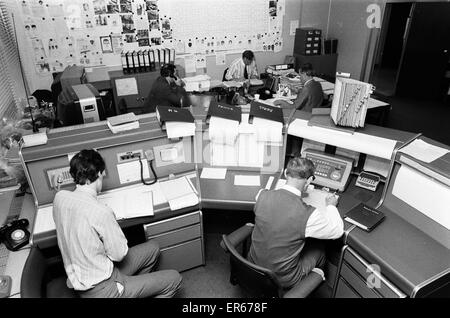 Die zentrale Raub Kader a.k.a.The Flying Squad, bewaffnet ein Zweig von der Metropolitan Police spezialisiert in der Bekämpfung Raub und Gewaltverbrechen in London, 19. Juni 1984. Überwachungsraum im New Scotland Yard. Stockfoto