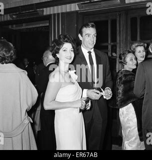 Sean Connery und Zena Marshall Teil der Film-Premiere von "Dr. NO" 7. Oktober 1962. Stockfoto