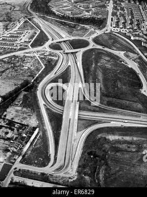 Luftaufnahme der Überführung, Cumbernauld, North Lanarkshire, Schottland, 22. Dezember 1965. Die Stadt entstand im Jahre 1956 als eine Bevölkerung Overspill für Glasgow City. Stockfoto