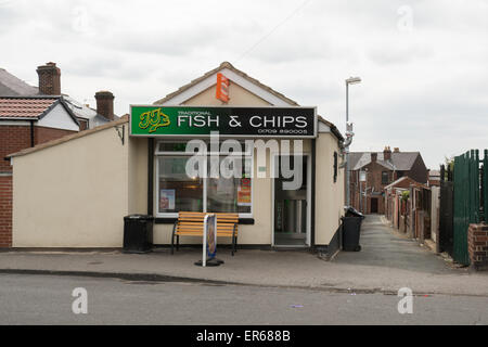 Eine makellose traditionellen Fish &amp; Chips Laden in Goldthorpe, in der Nähe von Rotherham, South Yorkshire, England, UK Stockfoto