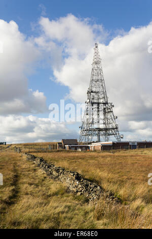 Winter Hill Sendemast, Bolton. Eine von einer Reihe von kleineren Masten im Winter Hill Telekommunikation Mast Komplex. Stockfoto