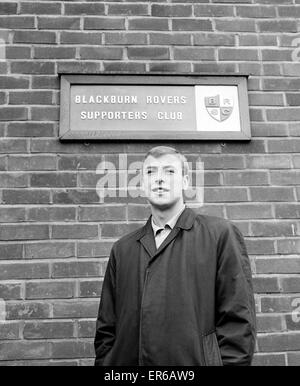 Blackburn Rovers nach vorne John Byrom abgebildet außen Rovers-Fanclub. Dezember 1964. Stockfoto