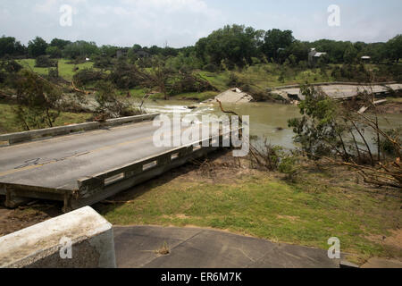 Wimberley, Texas, USA. 27. Mai 2015. Die Fischer Store Straßenbrücke in Wimberley, Texas durch Hochwasser vom Blanc zerstört Stockfoto