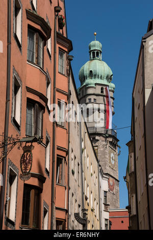 Innsbruck-Straßenszene in die Alte Stadt Stockfoto