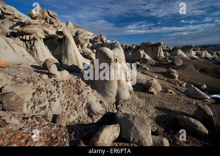Steil erodierten Felsformationen in den Bisti De-Na-Zin Wilderness im San Juan County, New Mexico. Stockfoto