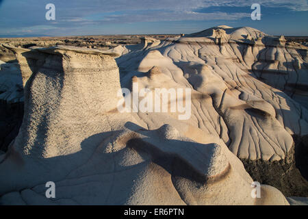 Steil erodierten Felsformationen in den Bisti De-Na-Zin Wilderness im San Juan County, New Mexico. Stockfoto