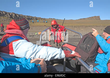 Zodiac Boot Landung bei sundneset, South West barentsoya, Svalbard. Stockfoto