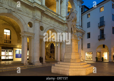 Statue des Architekten Andrea Palladio in der Piazza dei Signori in Vicenza Italien. Stockfoto