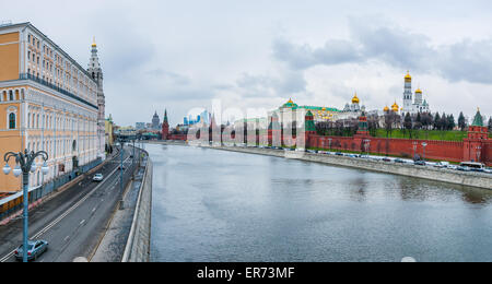 Panorama von der Moskau-Fluss-Böschungen. Auf der linken Seite sehen Sie Sophia Böschung nach der Hagia Sophia Kirche benannt. Stockfoto