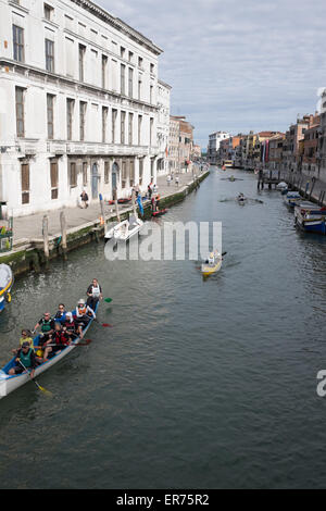 Die Volgalonga, jährliche Ruderregatta in Venedig Italien. 41. jährliche Volgalonga. Stockfoto