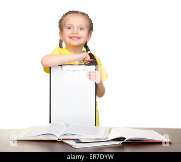 Mädchen mit Zwischenablage und Bücher auf weiß Stockfoto