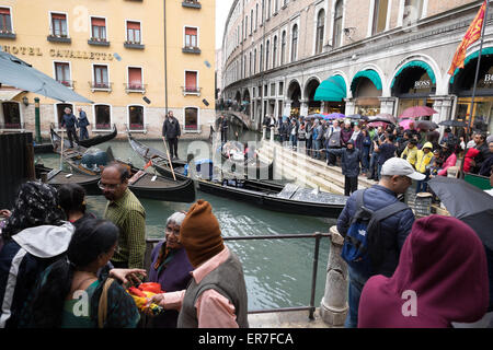 Gondel-Stau in Venedig Italien. Stockfoto