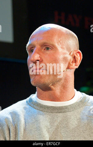 Hay-on-Wye, Powys, UK. 28. Mai 2015. Gareth Thomas "Alfie" ehemaliger walisischer Rugbyspieler im Gespräch auf der Hay Festival 2015. Bildnachweis: Graham M. Lawrence/Alamy Live-Nachrichten. Stockfoto