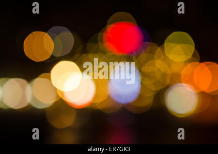 Bunte defokussierten Lichter der Skyline einer Stadt Stockfoto