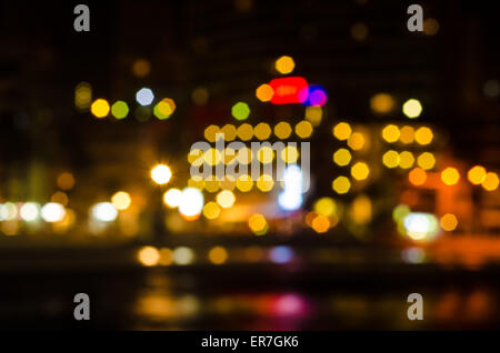 Bunte defokussierten Lichter der Skyline einer Stadt Stockfoto