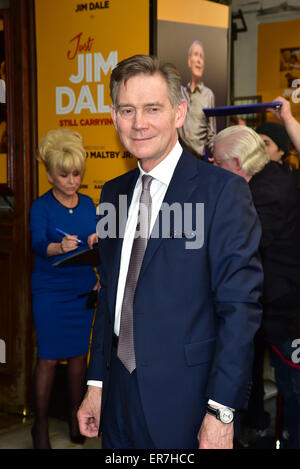 London, UK, 28. Mai 2015: Anthony Andrews kommt nachts Presse nur Jim Dale im Varieté-Theater, Strand, London. Foto: Credit: siehe Li/Alamy Live News Stockfoto