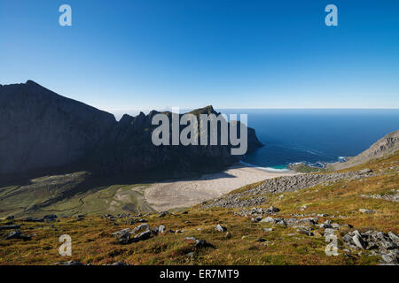 Blick über isolierte Horseid Strand, Moskenesøy, Lofoten Inseln, Norwegen Stockfoto