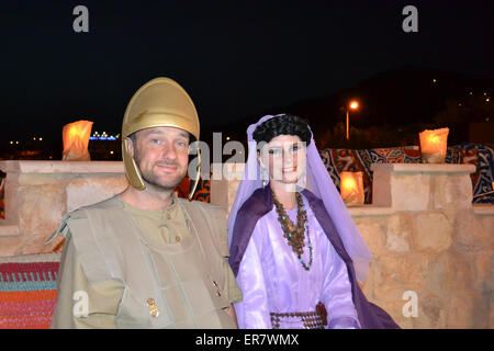 PETRA, Jordanien - 18. Mai 2015: Alex Pelling & Lisa Gant 70. Jahrestag Hochzeitszeremonie in Petra, Jordanien. Das Paar haben seit fast vier Jahren die perfekte Ehe finden unterwegs gewesen. Stockfoto