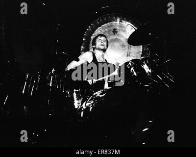 Carl Palmer von der klassischen Rock-Band Emerson Lake and Palmer in live-Performance, 1977. Stockfoto