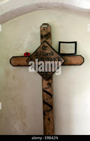 WWI Schlachtfeld cross Grab Marker, St. Peter und St. Paul Church, Courteenhall, Northamptonshire, England, UK Stockfoto