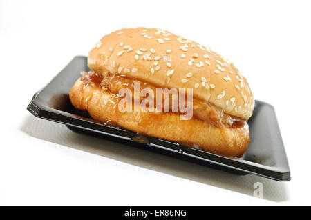 Hausgemachte Hamburger auf einer Platte isoliert Stockfoto