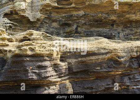 Mehrstöckige geschichteten rau und seltsame Sedimentgesteine im berühmten touristischen Ort Yongmeori Coast(Dragon head coast) in Jeju Island. Stockfoto