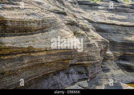 Mehrstöckige geschichteten rau und seltsame Sedimentgesteine im berühmten touristischen Ort Yongmeori Coast(Dragon head coast) in Jeju Island. Stockfoto