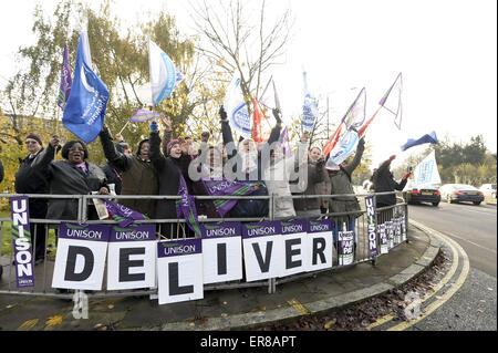 NHS Personal in England und Nordirland streiken 4 Stunden als Pay-Streit mit der Regierung Featuring weiter: NHS Demonstranten wo: London, Vereinigtes Königreich bei: Kredit-24. November 2014: Euan Cherry/WENN.com Stockfoto