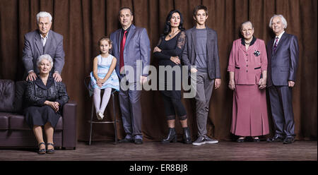 Organisierte Gruppenfoto gut gekleidete Familie Stockfoto