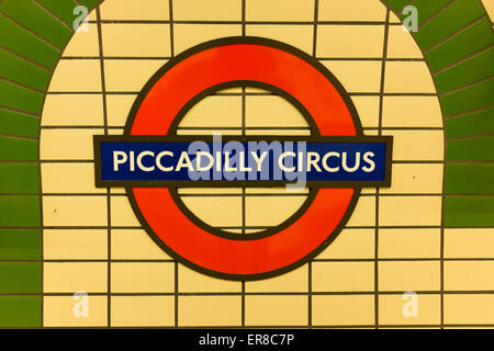 Unterirdische Schild Piccadilly Circus-London, UK Stockfoto