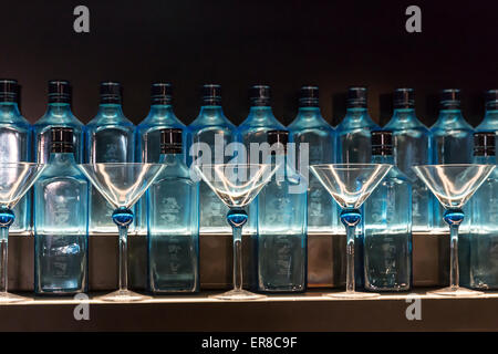 Gin Shop, Bombay Sapphire Brennerei Visitor Centre, Laverstoke, Hampshire, England, UK. Stockfoto