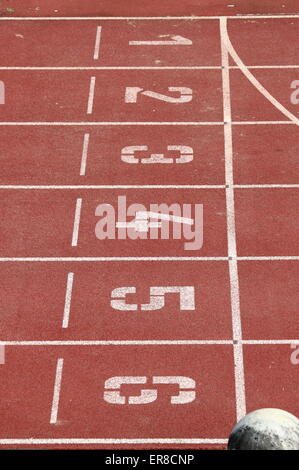 Start und Zielpunkt einer Rennstrecke in einem Stadion Stockfoto