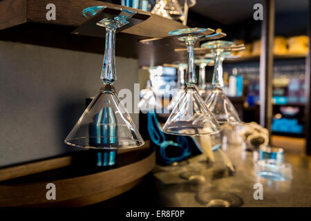 Gin Shop, Bombay Sapphire Brennerei Visitor Centre, Laverstoke, Hampshire, England, UK. Stockfoto