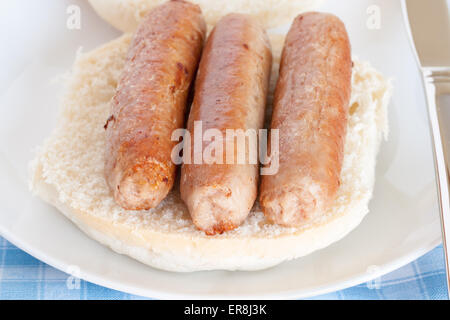 Wurstbrot oder Wurst Bap britische Lieblingssnack Stockfoto