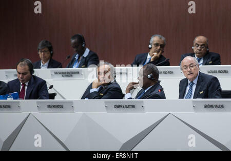 Zürich, Schweiz. 29. Mai 2015. FIFA-Präsident Joseph S. Blatter (unten, 1. R) besucht die 65. FIFA-Kongress in Zürich, Schweiz, 29. Mai 2015. Bildnachweis: Xu Jinquan/Xinhua/Alamy Live-Nachrichten Stockfoto