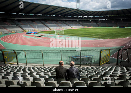 Brüssel, Bxl, Belgien. 29. Mai 2015. Besucher zahlen Tribut an den Tag des 30. Jahrestages der Tragödie im Heysel-Stadion umbenannt König-Baudouin-Stadion in Brüssel auf 29.05.2015 die Heysel-Katastrophe ereignete sich vor Beginn der 1985 European Cup final Liverpool - Juventus zusammengefaltet eine Wand unter dem Druck der Fans als Ergebnis der Unruhen vor dem Start zu entkommen. 39 Menschen starben und 600 wurden verletzt. von Wiktor Dabkowski Credit: Wiktor Dabkowski/ZUMA Draht/Alamy Live-Nachrichten Stockfoto