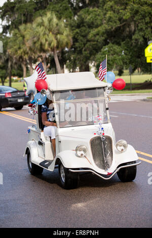 Bewohner von Daniel Insel feiern Unabhängigkeitstag früh mit einer Fahrrad- und Golf Cart Parade 3. Juli 2013 in Charleston, SC. Stockfoto