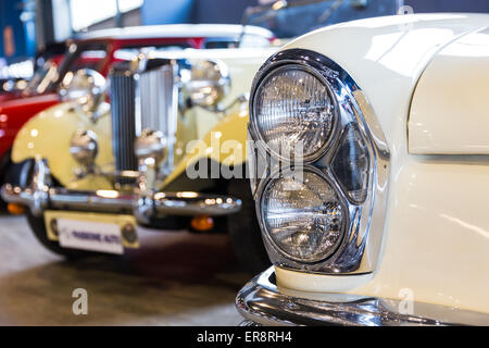 VERONA, Italien - Mai 25: "Verona Legend Cars" ist eine bedeutende Ausstellung von Oldtimern in Verona auf Samstag, 9. Mai 2015. Fans Stockfoto