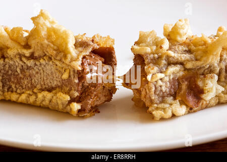 Frittierte Mars bar - eine Delikatesse in Schottland, Vereinigtes Königreich Stockfoto