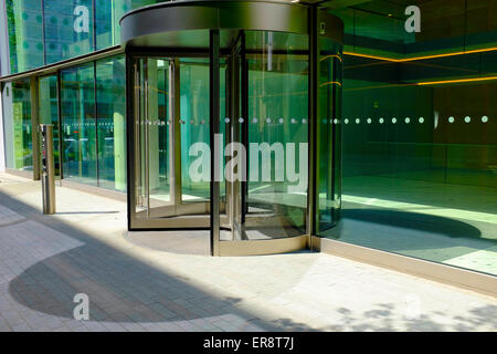 Schneiden Sie Rand-Architektur und Design bei 20 Fenchurch Street auch bekannt als das Walkie Talkie Gebäude. Stockfoto