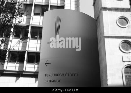 Schneiden Sie Rand-Architektur und Design bei 20 Fenchurch Street auch bekannt als das Walkie Talkie Gebäude. Stockfoto