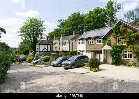 Häuser auf einer unbefestigten Straße in Südlondon. Stockfoto