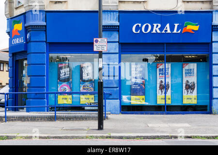 Ein Zweig der Korallen Buchmacher in Südlondon. Stockfoto