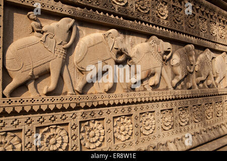 Detail der Schnitzereien und Erleichterung im Ahilya Fort in Maheshwar Stockfoto