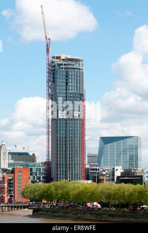 South Bank Tower am Südufer der Themse in London wurde ursprünglich im Jahr 1972 als des Königs Reach Tower gebaut. Stockfoto