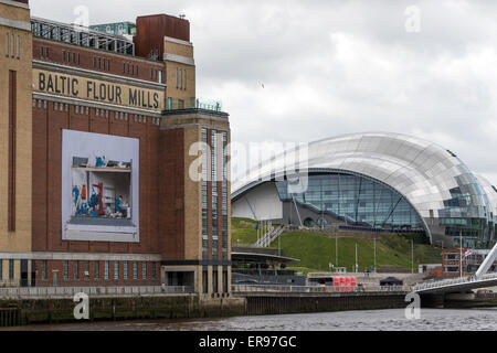 Die baltischen Arts Centre und Salbei am Kai in Gateshead am Tyneside Stockfoto