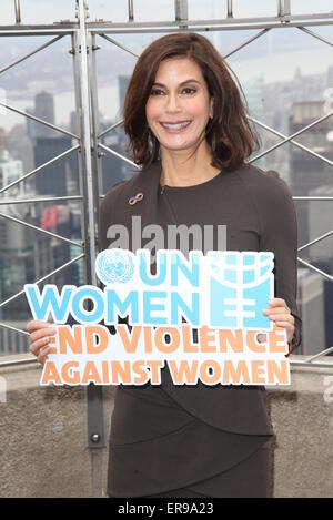 Kampagne zu Ende der Gewalt gegen Frauen sensibilisieren am Empire State Building mit vereinen: Teri Hatcher wo: New York City, New York, USA bei: Kredit-24. November 2014: PNP/WENN.com Stockfoto