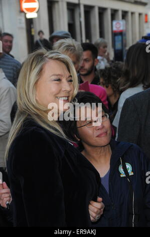 London, UK, 18. Mai 2015, Amanda Redman besucht Premiere von sonnigen Nachmittag basierend auf der Geschichte der Knicke im Harold Pinter Theater im West End. Stockfoto