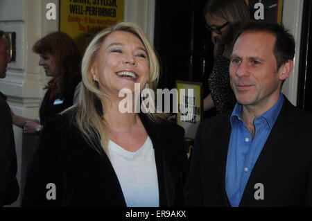 London, UK, 18. Mai 2015, Amanda Redman besucht Premiere von sonnigen Nachmittag basierend auf der Geschichte der Knicke im Harold Pinter Theater im West End. Stockfoto